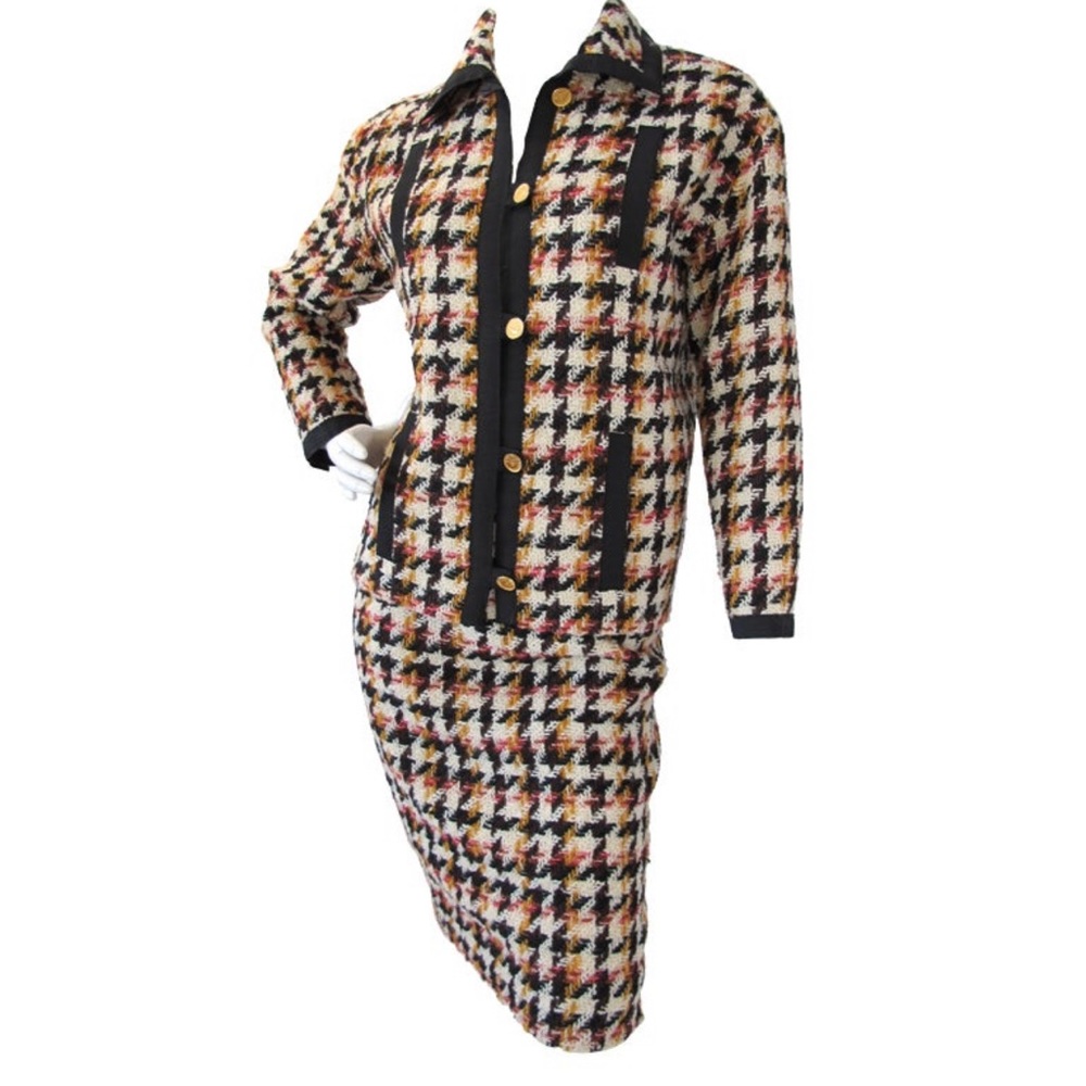 Rare Vintage 80’s CHANEL Boucle Houndstooth Wool Jacket and Skirt Suit. Sz EU42